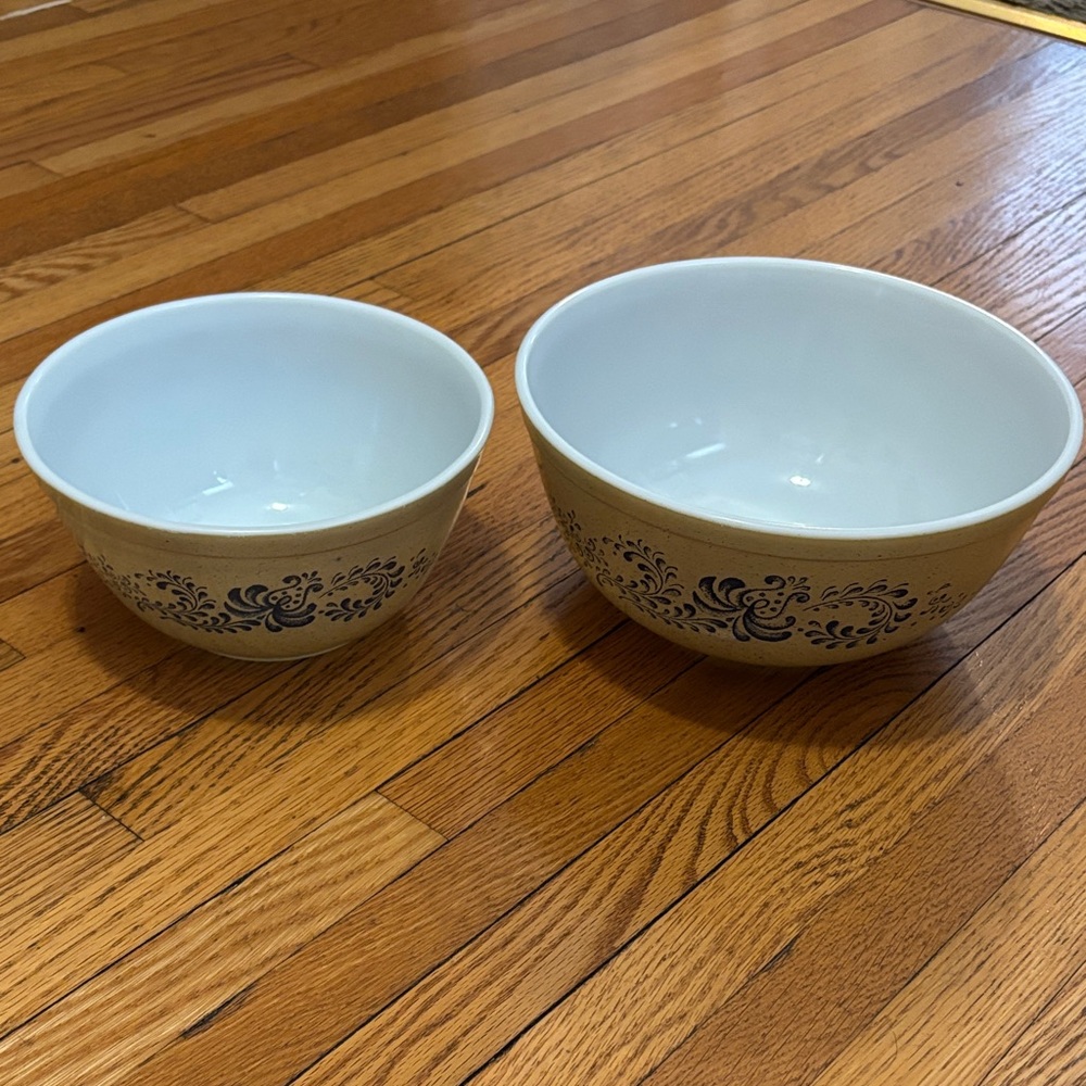 Vintage Pyrex Homestead Mixing Bowls